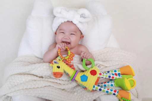 梅州四个月宝宝揉眼睛